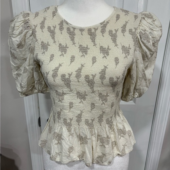 express floral smocked top with puff sleeves size S - Picture 3 of 4